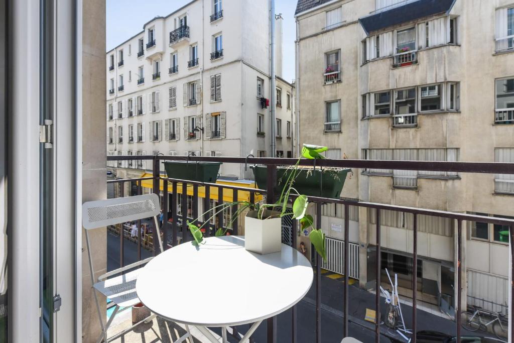 Appartement Cosy flat w balcony at the heart of Paris nearby Canal St Martin - Welkeys 18 rue Bichat 75010 Paris