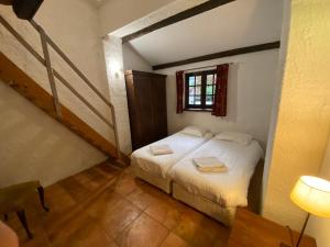 Cosy former bakery house with communal swimming pool