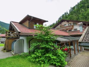 Cosy little holiday home in Chiemgau balcony sauna and swimming pool