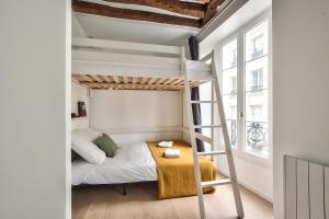 Cosy Mezzanine Studio in the Heart of Paris (4)