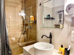 Cosy modern studio in the heart of Nice with AC