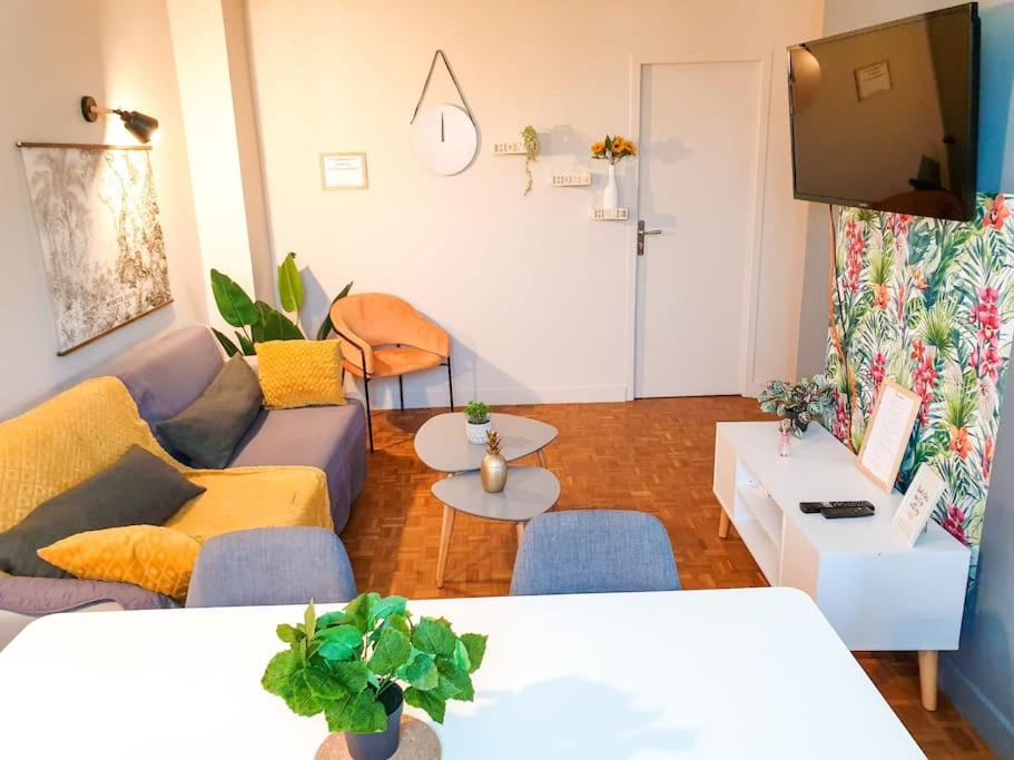 Appartement Cosy Mûre - 4 CH - Wifi- Parking gratuit 8 Rue de Meon 64000 Pau