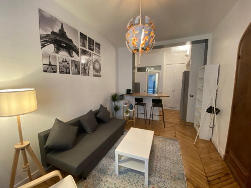 Cosy Parisian apartment with a patio in the chic 16th district