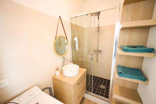 Cosy pied à terre Rue Corneille, Coeur Marseille, 4 pers, 2 ch