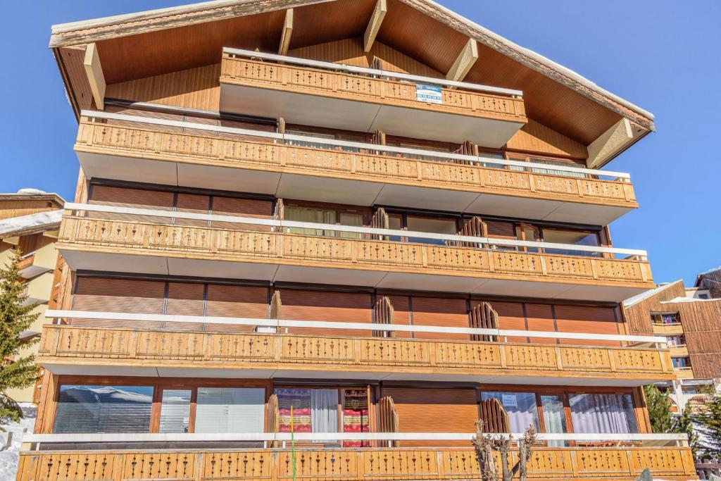 Cosy ski-out studio with balcony in L'Alpe d'Huez - Welkeys Rue du 93ème R.A.M. Résidence Le Météor, 38750 Huez