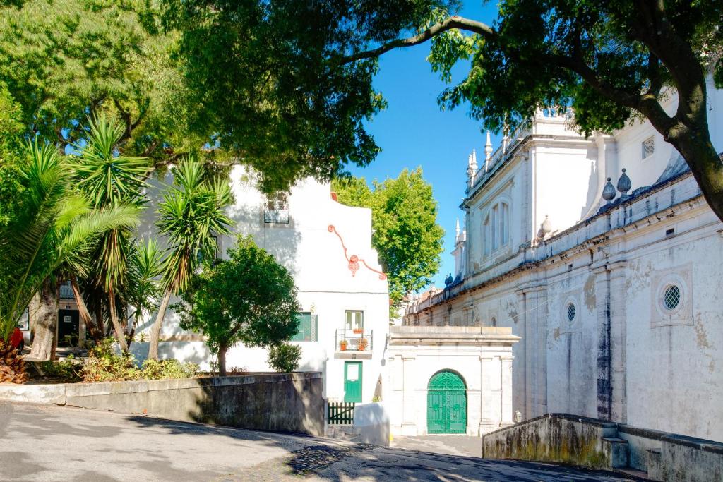 Cosy studio by the Flea Market and Tram 28 Telheiro de São Vicente 23, 1100-594 Lisbonne