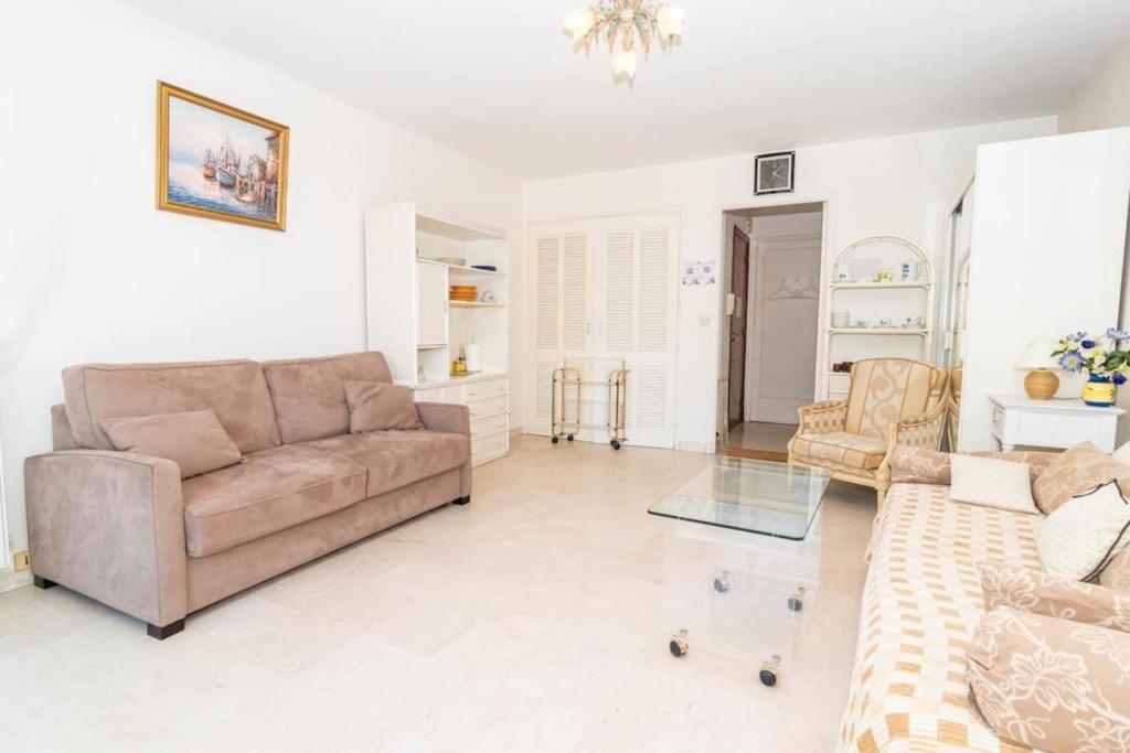Cosy Studio Cannes Center beaches shopping and congresses LIVE IN CANNES 8 RUE MERLE Résidence AZUR RIANT, 06400 Cannes