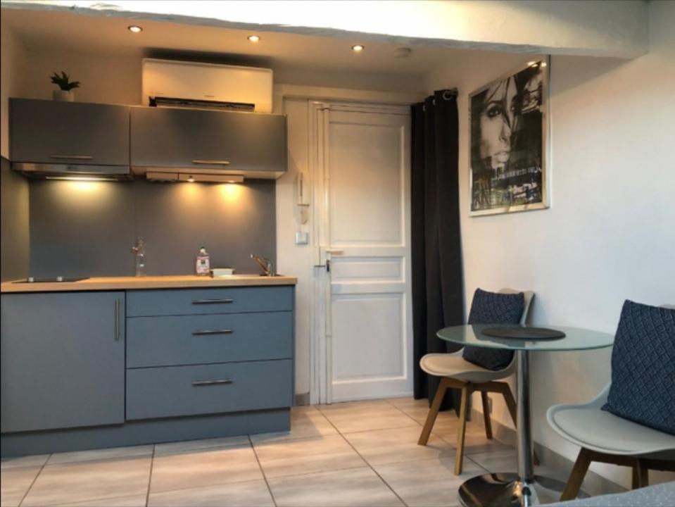 Appartement Cosy studio plein centre de Nice proche commodités 4 Rue Defly 06000 Nice