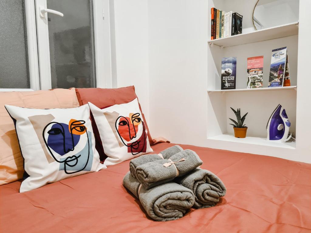 Cosy studio VIEUX NICE à 2 pas de la MER 1 Rue de la Loge, 06300 Nice