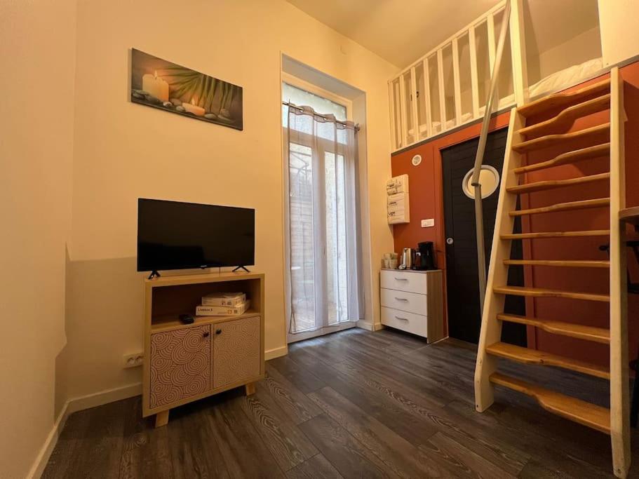 Appartement Cosy studio wifi et terrasse 6 Rue Maleville 24000 Périgueux