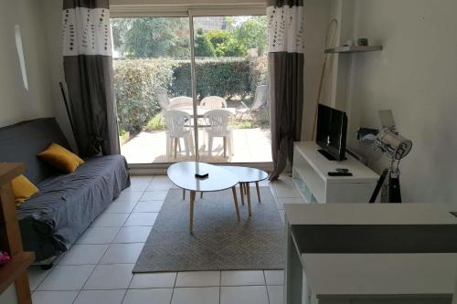 COSY studio with LARGE GARDEN - close beach