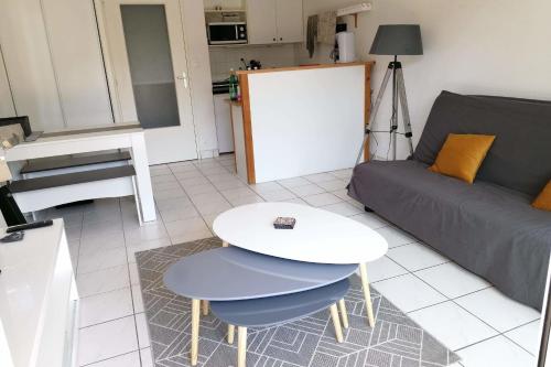 COSY studio with LARGE GARDEN - close beach