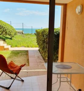 Cosy T2 refait à neuf avec terrasse et jardin, Wifi vue mer piscine tennis et parking
