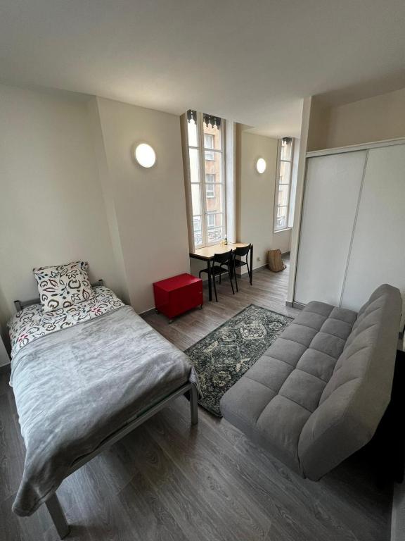 COSY TOUT CONFORT PROCHE GARE 48 Rue Montesquieu, 69007 Lyon