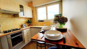 Cosy White, 2 Ch + balcon & parking