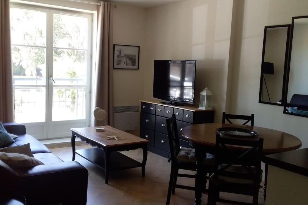 Appartement Côté Lavoir à Honfleur, parking privé, ascenseur appartement 216 , bâtiment C 4 rue Villey, résidence Les Fontaines 14600 Honfleur