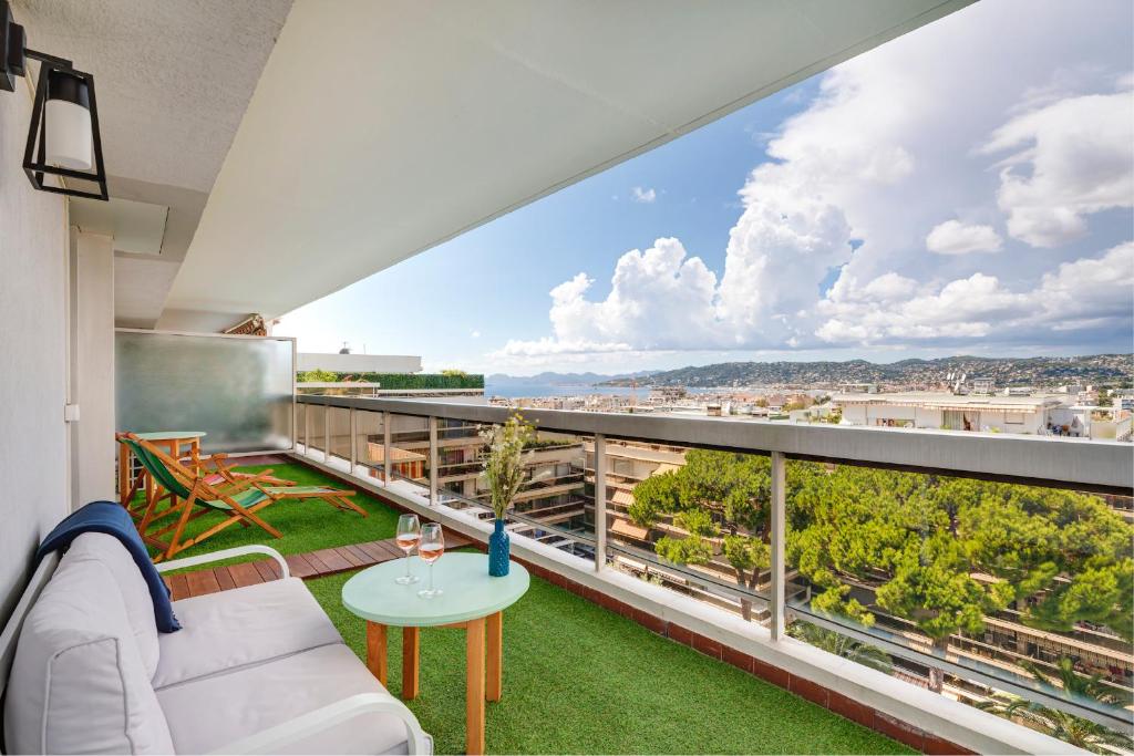 Coup de coeur! Vue mer! Terrasse dangle! Corinthe, 618, 6ème étage Avenue des Orangers, 06160 Antibes