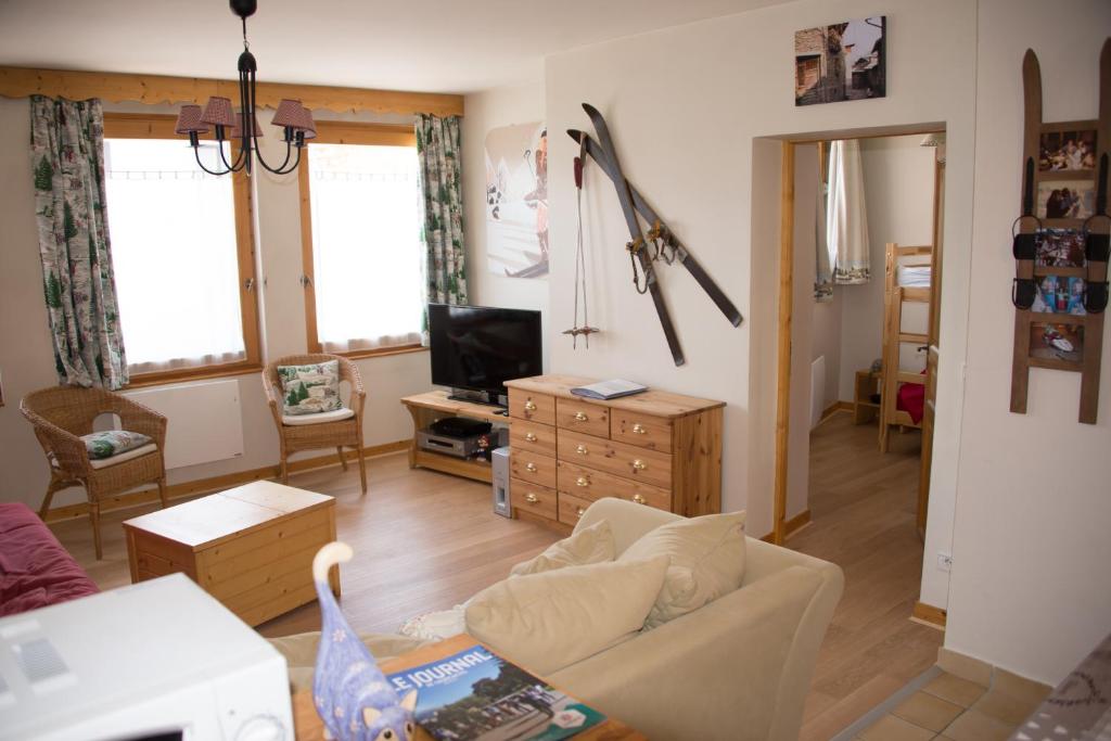 Courchevel 1550 – VERITABLE SKI AUX PIEDS – APPARTEMENT LES TOVETS T2 – 47m2 – 4P 523 Rue Champ Masson, 73120 Courchevel