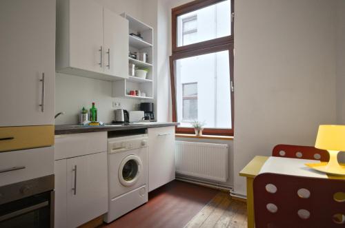 Courtyard Apartment (REBELI)