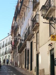 Appartement Cozy 1st Floor Flat Central Chiado District With Balconies and AC 19th Century building Rua da Atalaia 1200-041 Lisbonne -1