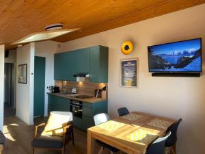 Cozy 2 bedroom apartment in ski resort, panoramic lake view