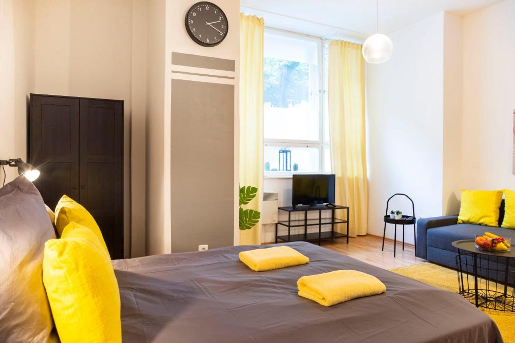 Cozy 2 room apartment next to Hermannstraße Leykestraße 4A, 12053 Berlin