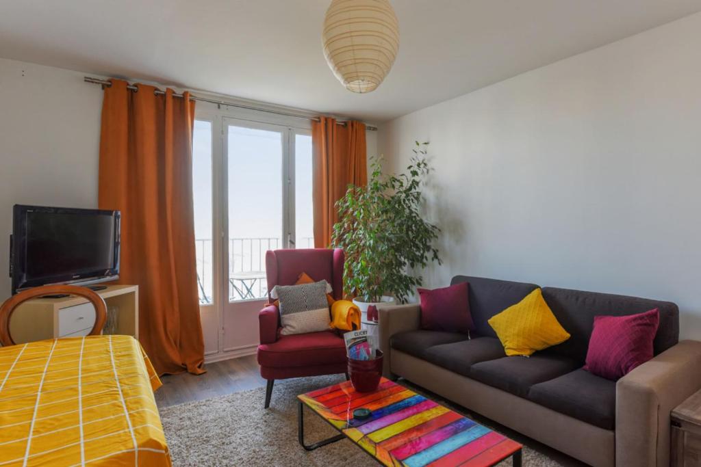 Cozy and spacious with balcony and view over Seine 151 boulevard Jean Jaurès, 92110 Clichy