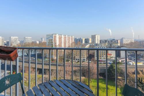 Cozy and spacious with balcony and view over Seine