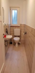 Cozy apartment close to OUTLETS and train Station.