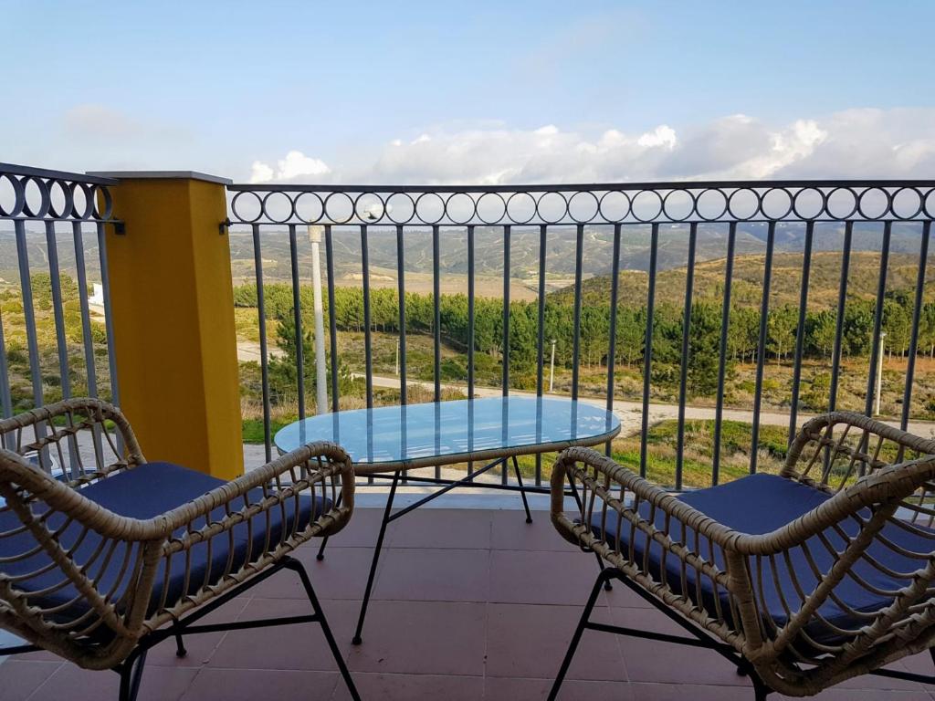 Appartement Cozy apartment in Algarve West Coast - Aljezur (2 min da Praia Monte Clérigo) Urbanização do Espartal, Lote I-6, Codigo Postal: 8670-119 8670-156 Aljezur