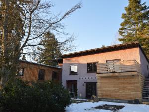 Cozy Apartment in County of Manderscheid with Balcony