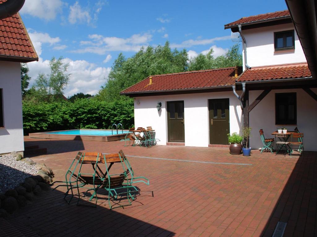 Cozy Apartment in Dargun Mecklenburg with Swimming Pool , 17159 Barlin