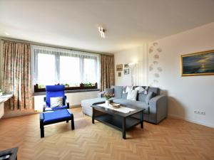 Cozy Apartment in Klutz near Sea