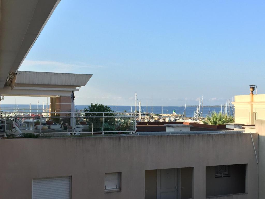 Appartement Cozy Apartment sea view Air Cond 79 Avenue des Freres Roustan 06220 Golfe-Juan