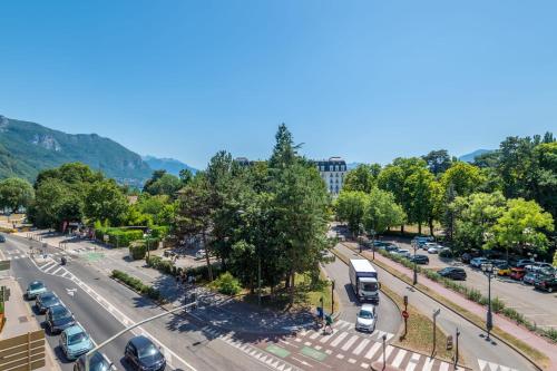 Cozy apartment with balcony near Lake Annecy and the beaches