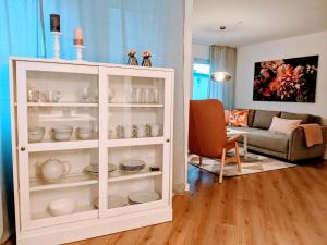 Cozy Apartment with Parking Garage