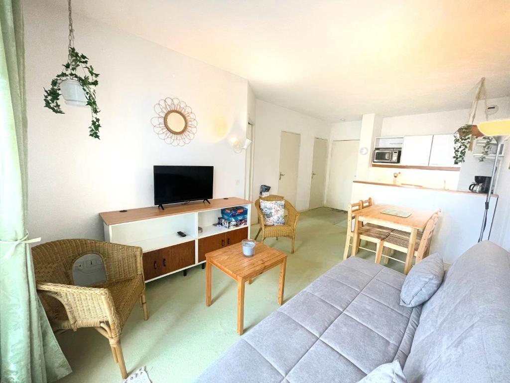 Cozy apartment with swimming pool, 3 minutes from the beach 139 Avenue des Dunes, 14160 Dives-sur-Mer