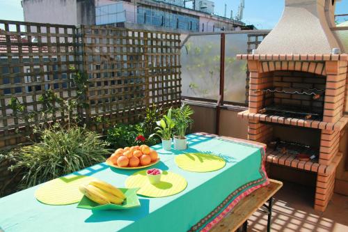 Cozy Apartment with Terrace, Air Cond, Free Parking