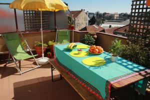 Cozy Apartment with Terrace, Air Cond, Free Parking