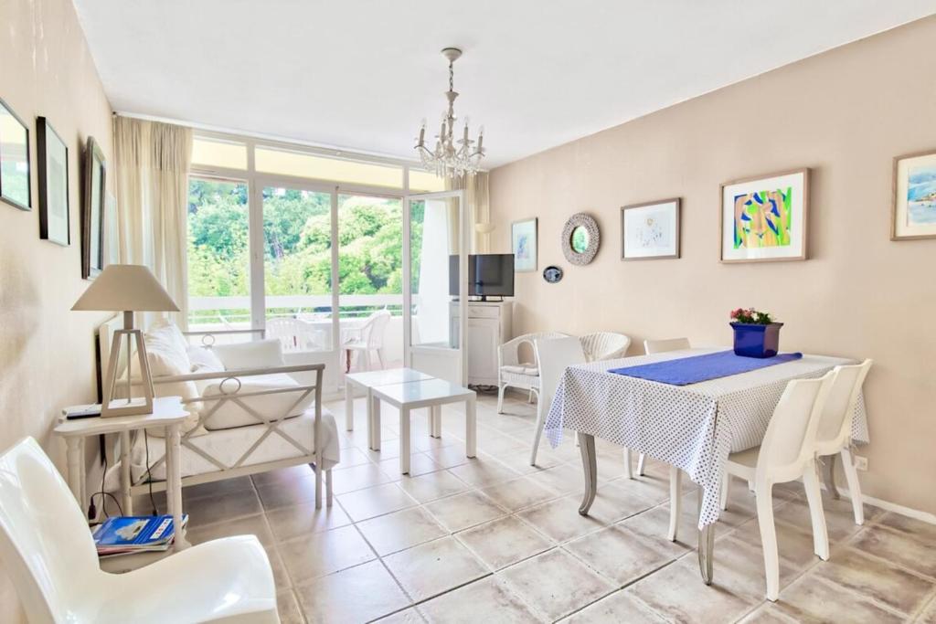 Cozy furnished apartment near all the amenities with parking and terrace 78 chemin du Puy, 06600 Antibes