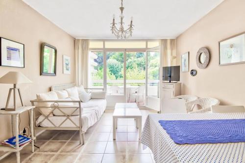 Cozy furnished apartment near all the amenities with parking and terrace