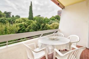 Cozy furnished apartment near all the amenities with parking and terrace