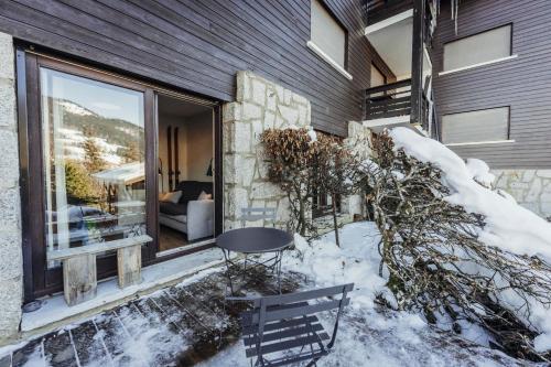 Cozy furnished apartment terrace with a magnificent view of the mountains