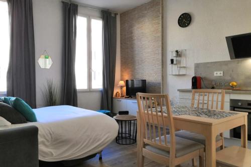 Cozy furnished studio in the heart of the city near all the amenities