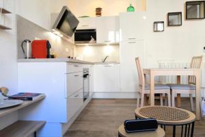Cozy furnished studio in the heart of the city near all the amenities