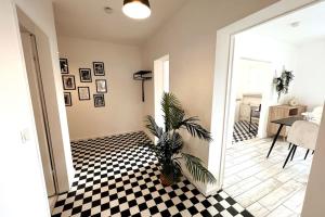 Cozy-Livings/ Metro, Parking slot, Balcony&Kitchen