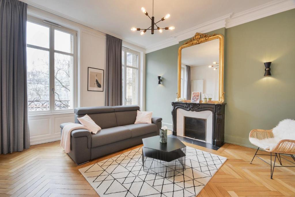 Cozy-Livings viel Platz, großer Balkon, STELLPLATZ, Küche 61352 Bad Homburg vor der Höhe