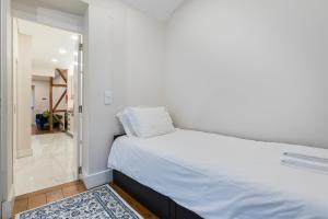 Cozy & Lovely Apartment W/ Patio by LovelyStay