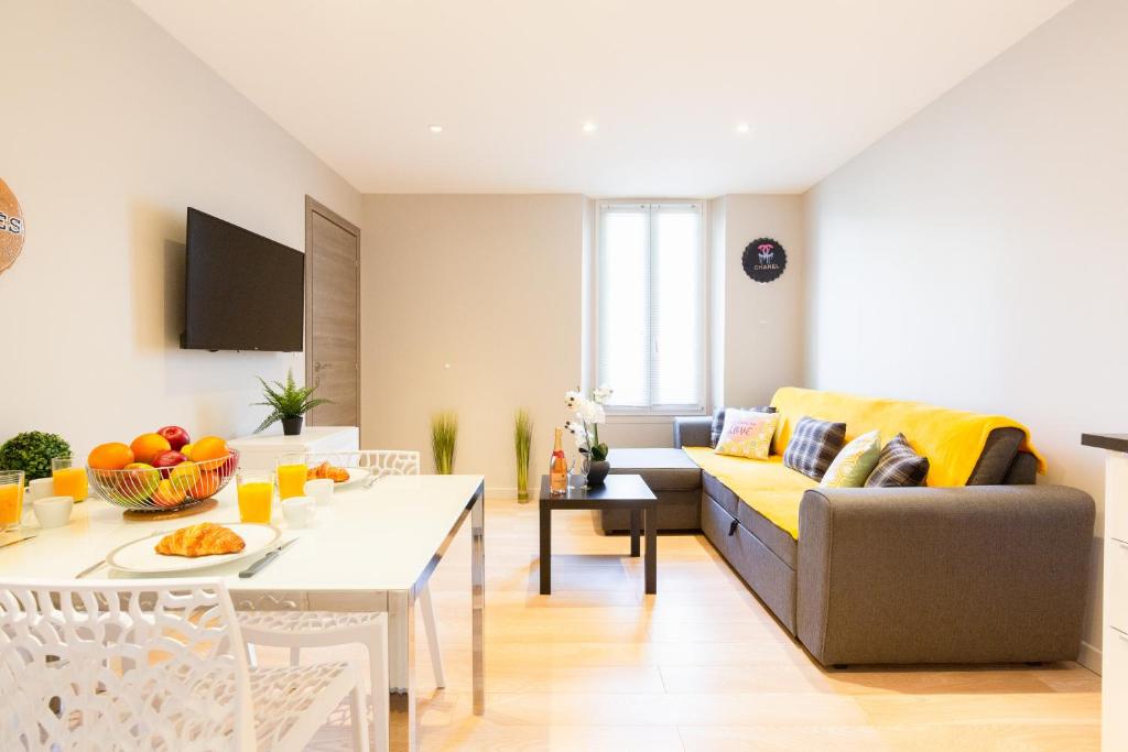 Appartement Cozy Nest YourHostHelper 19 Rue Jean de Riouffe 06400 Cannes