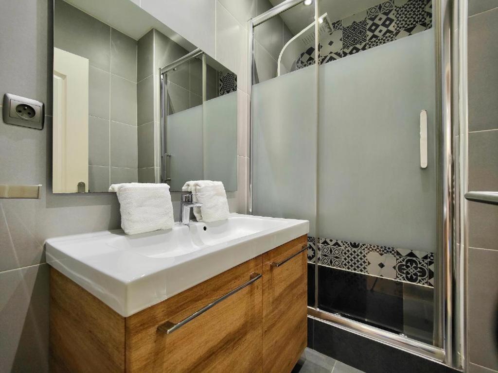 Cozy One Bedroom Apartment-City Center 43 Avenue Jean Médecin, 06000 Nice